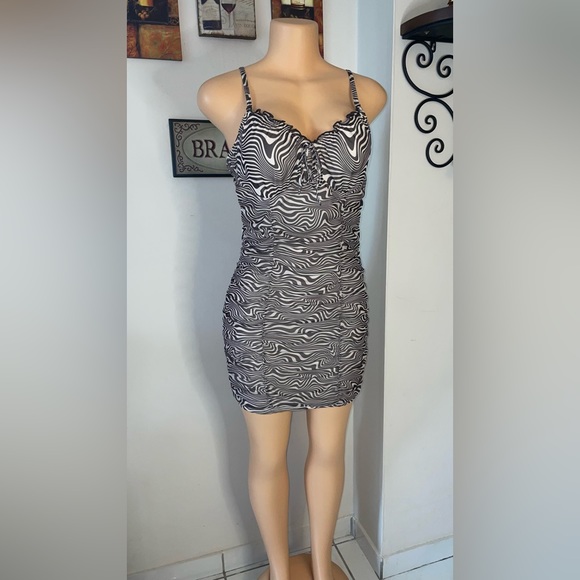 DIVIDED H&M DRESS PRINTED SIZE M EXCELLENT CONDITIONS - Picture 2 of 9